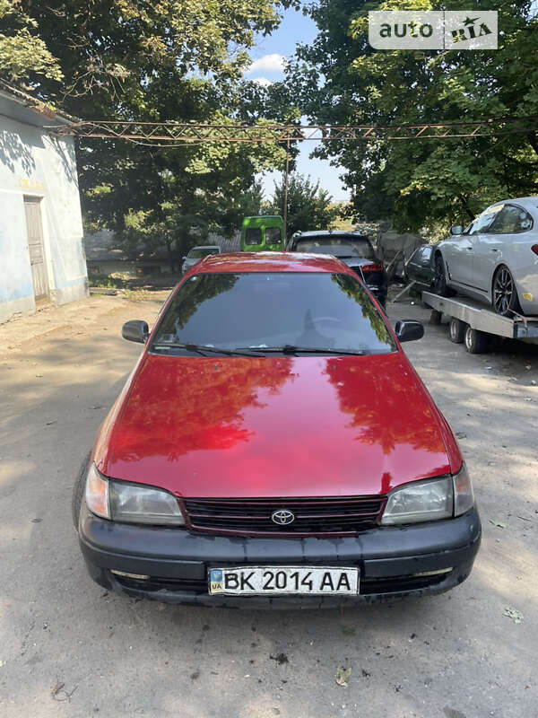Седан Toyota Carina E 1995 в Рівному