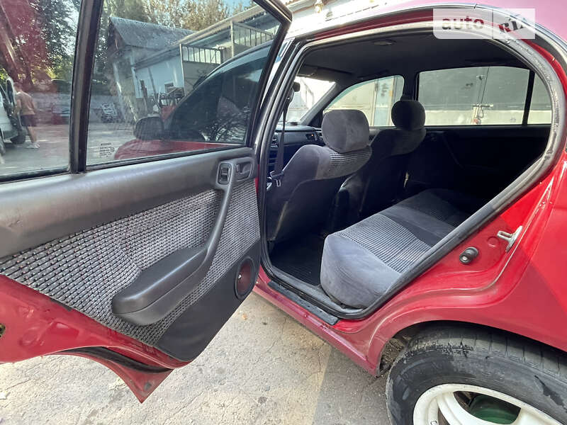 Седан Toyota Carina E 1995 в Рівному