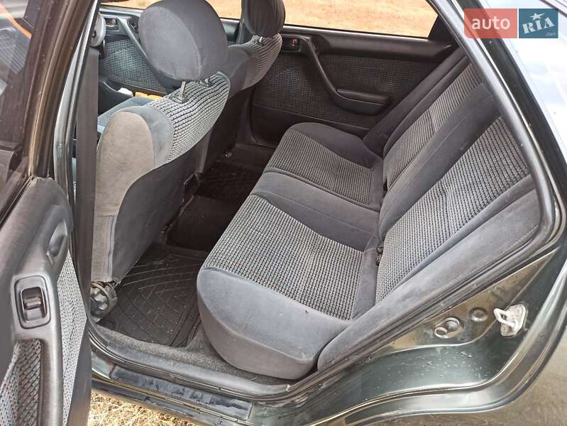 Лифтбек Toyota Carina E 1994 в Великодолинском