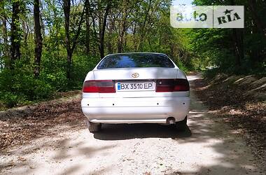 Седан Toyota Carina 1993 в Каменец-Подольском