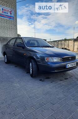 Седан Toyota Carina 1993 в Киверцах