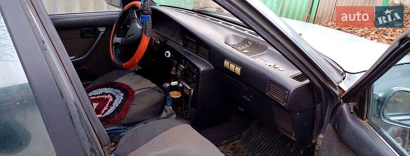 Седан Toyota Carina 1988 в Одессе