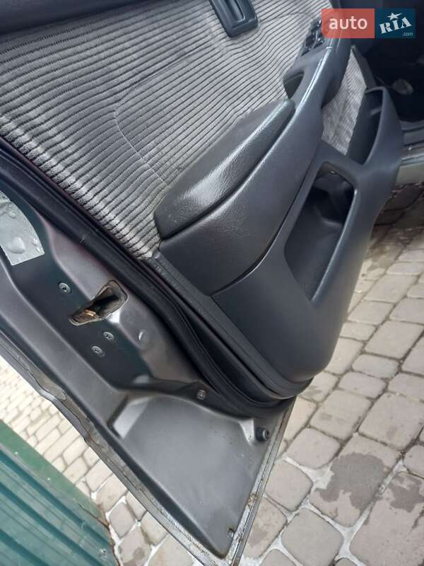 Седан Toyota Carina 1988 в Первомайске