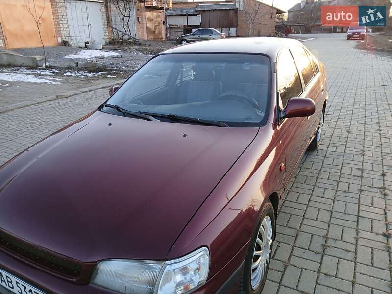 Седан Toyota Carina 1997 в Калиновке