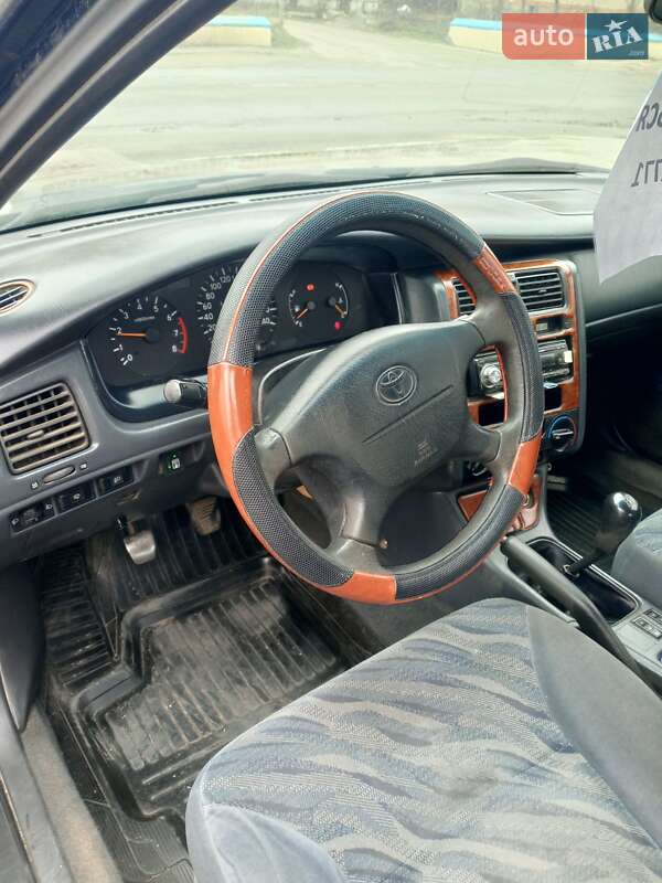 Седан Toyota Carina 1997 в Липовце