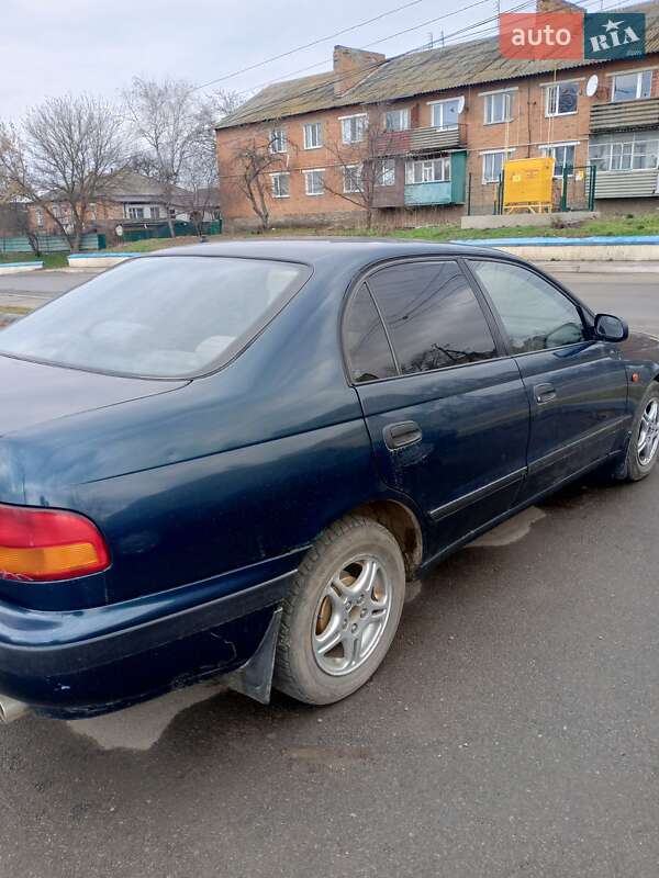 Седан Toyota Carina 1997 в Липовце
