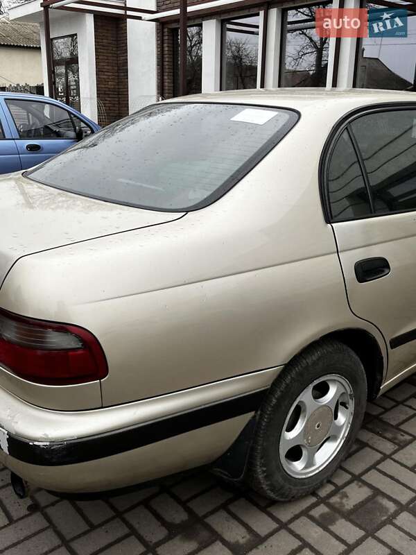 Седан Toyota Carina 1993 в Долинской