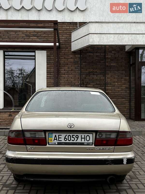 Седан Toyota Carina 1993 в Долинской