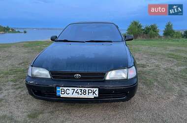 Седан Toyota Carina 1995 в Яворове