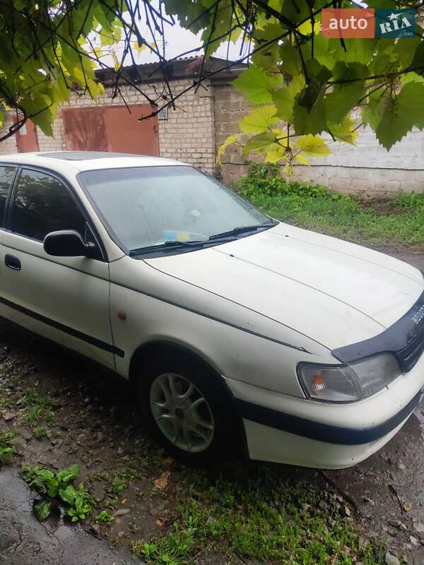 Седан Toyota Carina 1993 в Зеленодольской