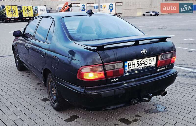 Седан Toyota Carina 1992 в Авангарде