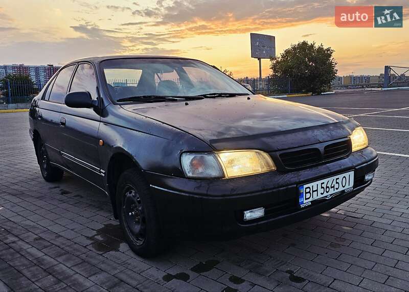Седан Toyota Carina 1992 в Авангарде