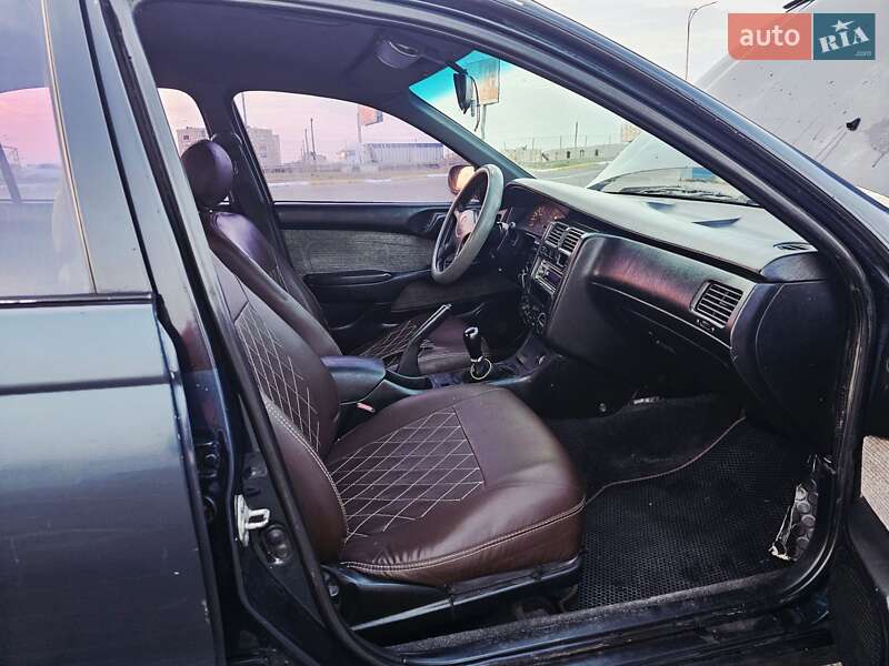 Седан Toyota Carina 1992 в Авангарде