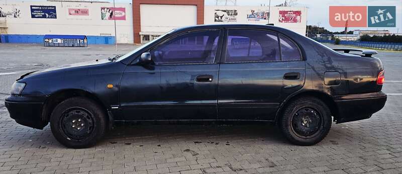 Седан Toyota Carina 1992 в Авангарде