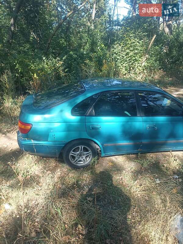 Седан Toyota Carina 1998 в Киеве