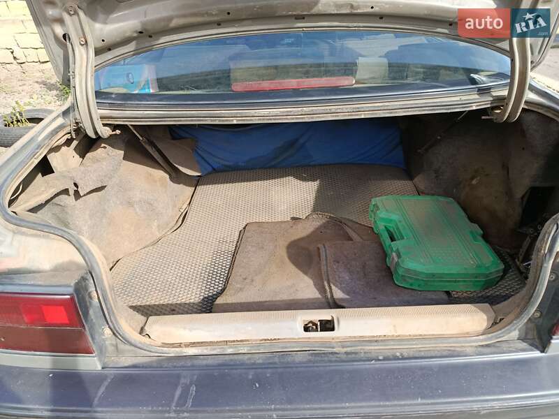 Седан Toyota Carina 1988 в Одесі