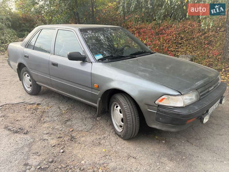 Седан Toyota Carina 1990 в Харкові