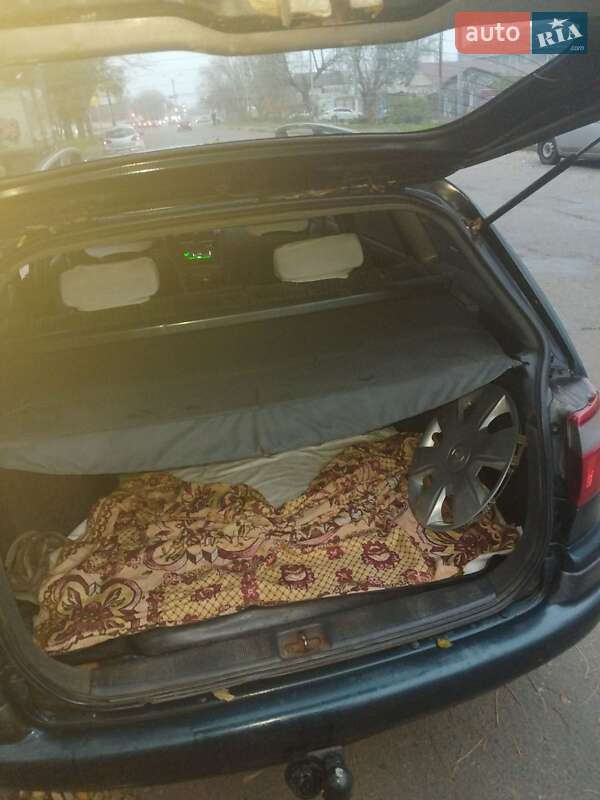 Седан Toyota Carina 1994 в Одессе