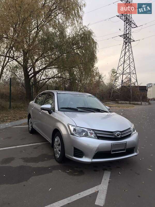 Седан Toyota Corolla Axio 2013 в Тячеві