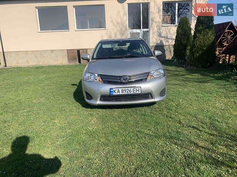 Седан Toyota Corolla Axio 2013 в Тячеві