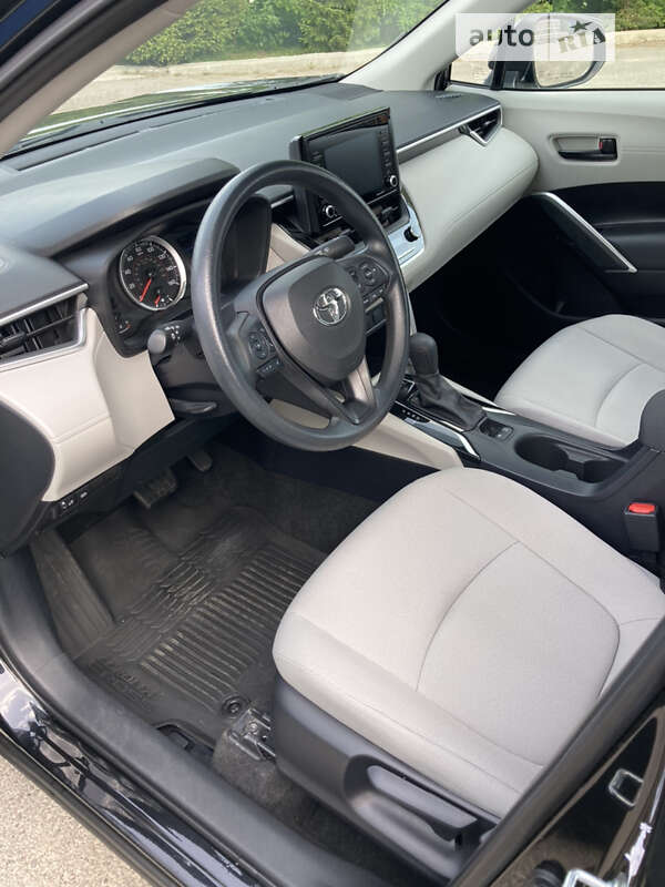 Внедорожник / Кроссовер Toyota Corolla Cross 2022 в Киеве
