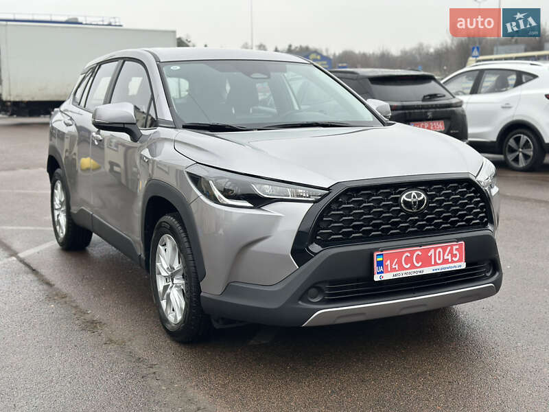 Позашляховик / Кросовер Toyota Corolla Cross 2024 в 