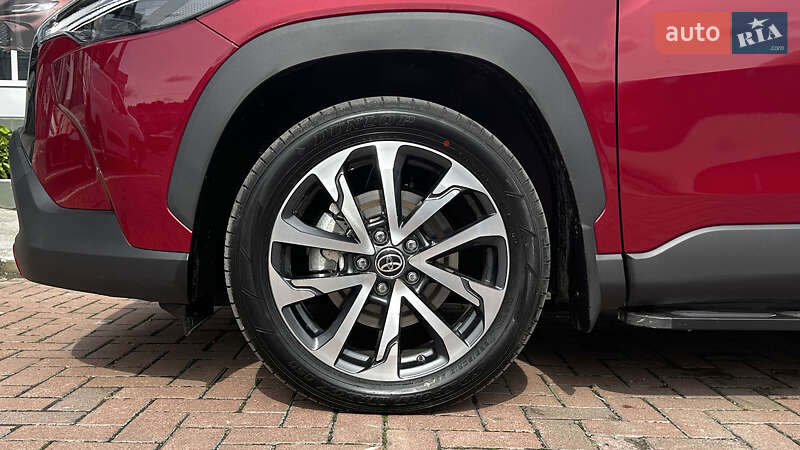 Позашляховик / Кросовер Toyota Corolla Cross 2024 в Чернівцях