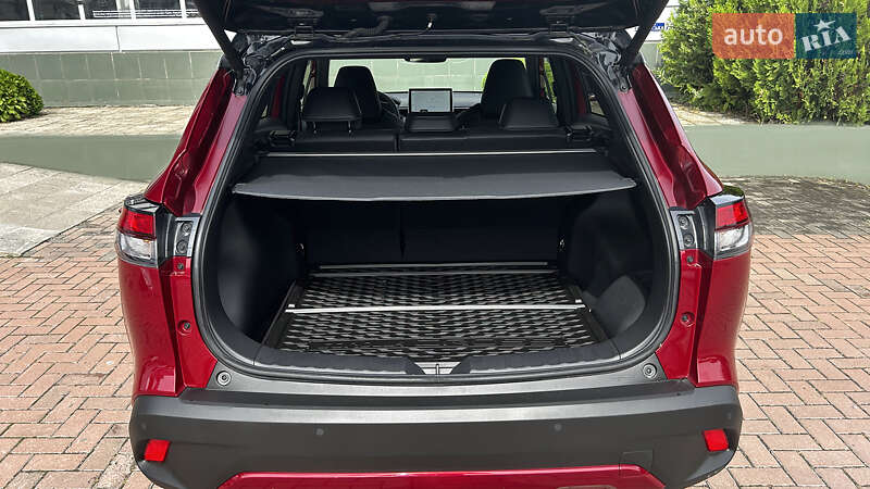 Позашляховик / Кросовер Toyota Corolla Cross 2024 в Чернівцях