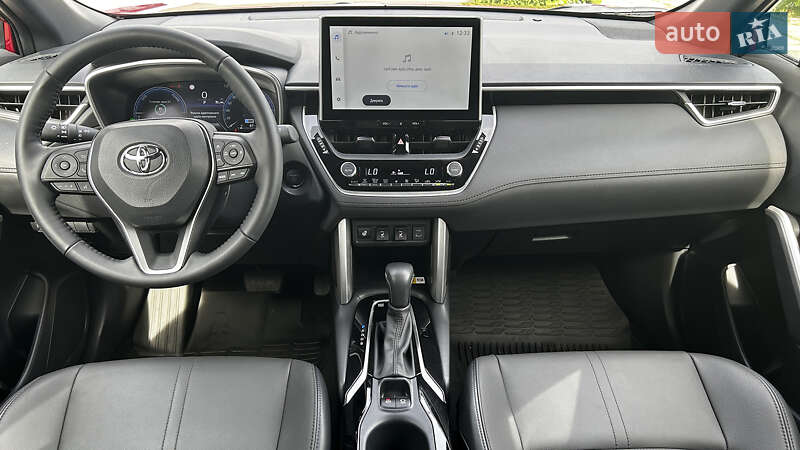 Позашляховик / Кросовер Toyota Corolla Cross 2024 в Чернівцях