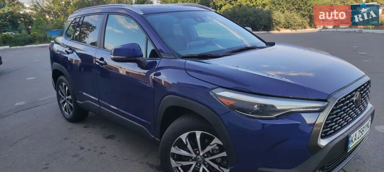 Комплектація XLЕ 4х4 повний привід пробіг 1700 км безключевий доступ підігрів сидінь, зеркал ,люк електропривод багажника
шторка ,коврикі оригінальні запчастини всі документи з тойота
Двигун 2.0л перша постанова сплачена!!
Реальні витрати палива 6.2л /100км.
Автомобіль куплений на аукціоні з мінімальним пошкодженням з пробігом 900миль.
В Україні фактично не їздила.
Комплектація XLE максимальна що існує
- збільшений кліренс
- Посилена підвіска
- Рейлінги
- Легкосплавні диски R18
- Інтелектуальна система повного приводу з динамічним розподіленням крутного моменту ( TW-AWD )
- шкіряний салон
- Електропривід багажнику
- Автоматичне дальнє світло
- Led Фари
- Повний безключевий доступ
- Контроль сліпих зон ( BSM )
- Apple CarPlay/AndroidAuto
- Утримання в смузі
- Адаптивний круїз-контроль
- Led приборна панель
- Система захисту від угону
- Двухзоний клімат-контроль
- Авто затемнення дзеркал
- Камера заднього виду
- Електро регулювання сидінь
- підігрів сидінь
-безпровідна зарядка
- Вся безпека ціла
- Все скло рідне
Є багато відео на YouTube з тест-драйвами цієї комплектації на бездоріжжі. Результати для такого авто вражаючі.
Дуже комфортне динамічне просторе економне авто як для міста, так і для подорожей.
Технічно в гарному стані.
Готовий до перевірки на будь-якому СТО.
Власник.
.