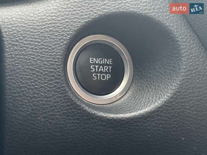 Внедорожник / Кроссовер Toyota Corolla Cross 2022 в Киеве