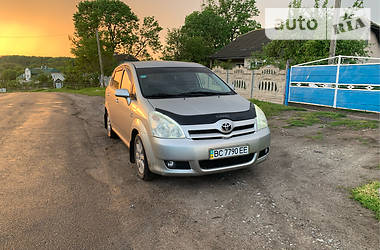 Хэтчбек Toyota Corolla Verso 2005 в Чорткове