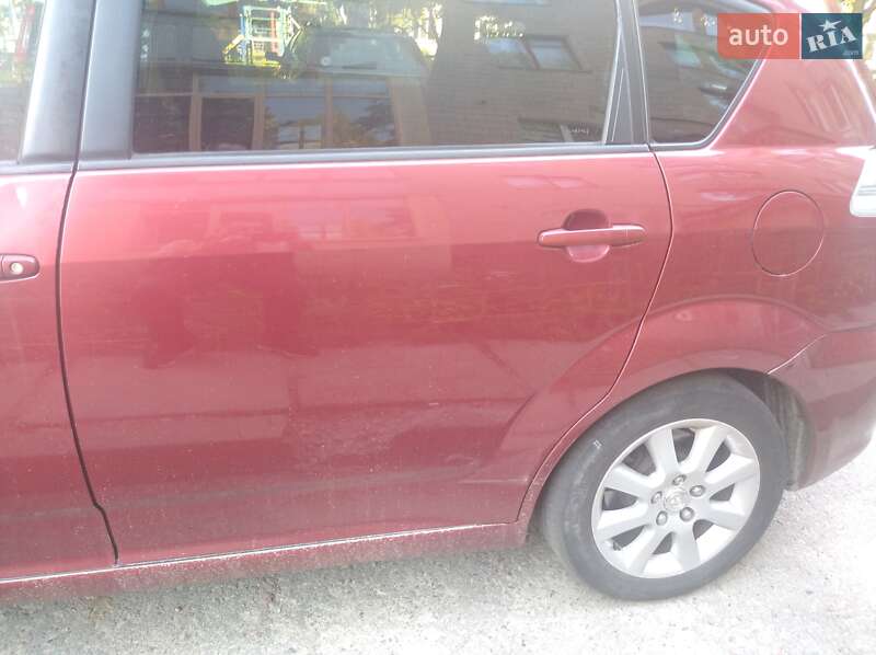 Мінівен Toyota Corolla Verso 2005 в Чернігові