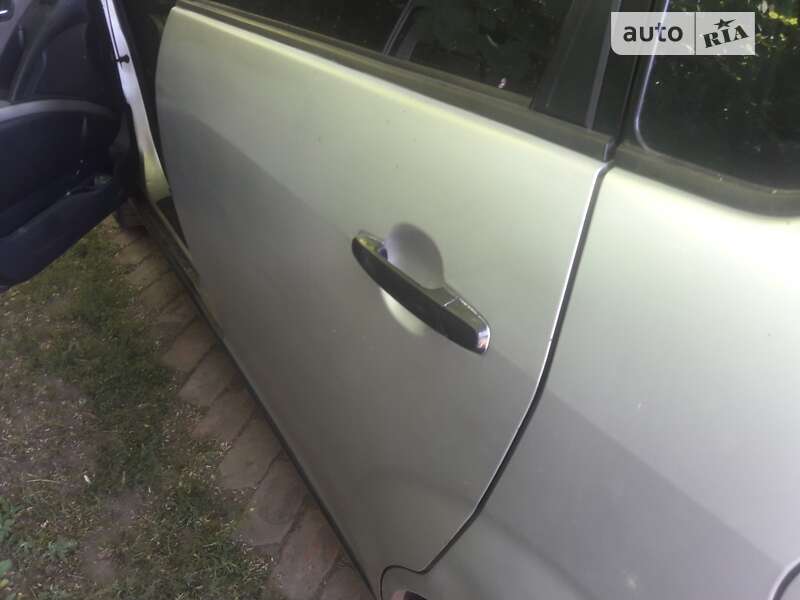 Мінівен Toyota Corolla Verso 2004 в Хоролі