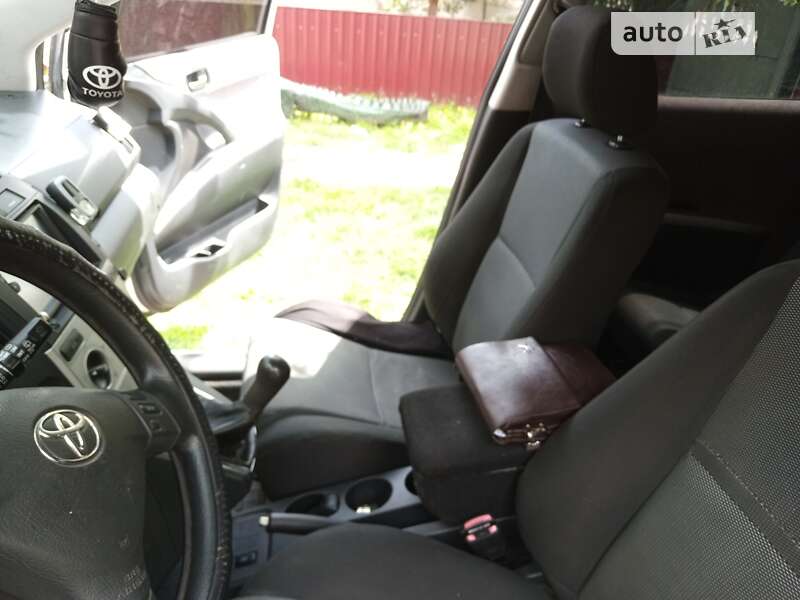 Мінівен Toyota Corolla Verso 2004 в Хоролі