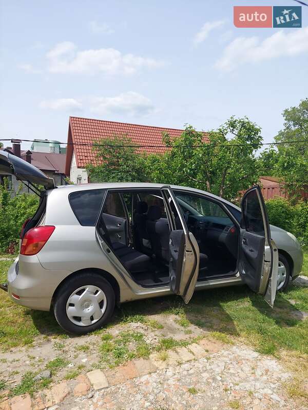 Мінівен Toyota Corolla Verso 2003 в Володимирі