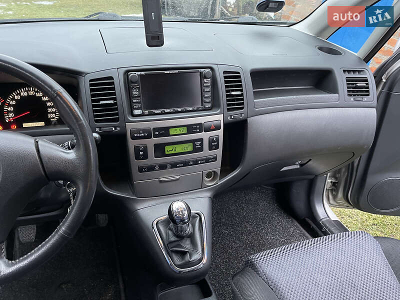 Минивэн Toyota Corolla Verso 2002 в Лубнах