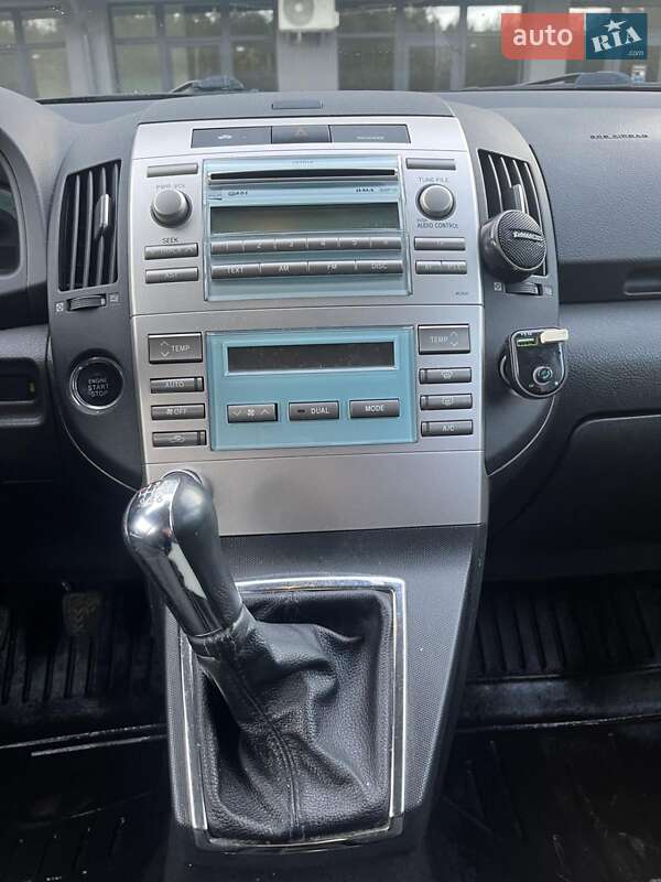 Мінівен Toyota Corolla Verso 2008 в Новояворівську