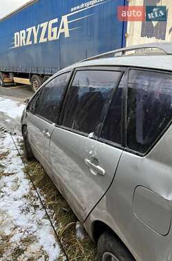 Минивэн Toyota Corolla Verso 2003 в 