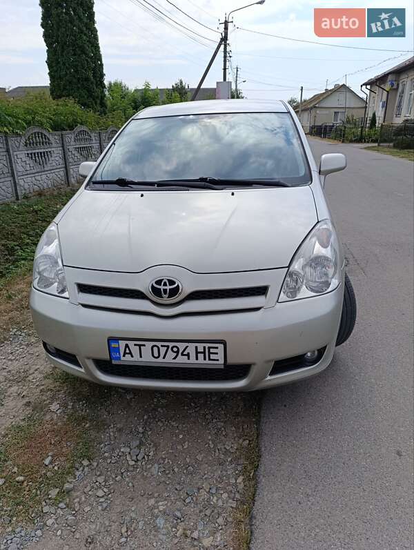 Мінівен Toyota Corolla Verso 2004 в Івано-Франківську