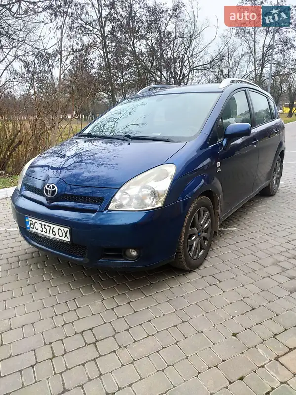 Минивэн Toyota Corolla Verso 2005 в 