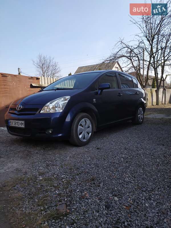 Минивэн Toyota Corolla Verso 2005 в Староконстантинове