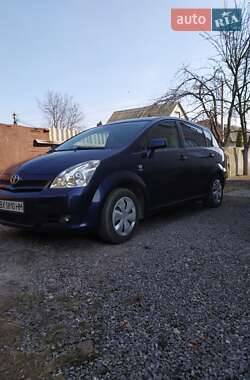 Минивэн Toyota Corolla Verso 2005 в 