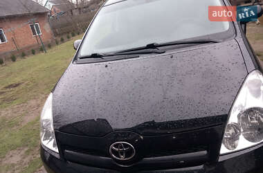 Минивэн Toyota Corolla Verso 2006 в 