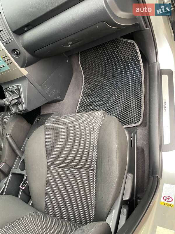 Минивэн Toyota Corolla Verso 2006 в Черновцах