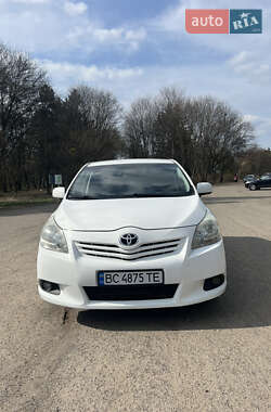 Минивэн Toyota Corolla Verso 2010 в 