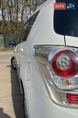 Минивэн Toyota Corolla Verso 2010 в 