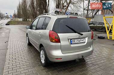 Минивэн Toyota Corolla Verso 2002 в 
