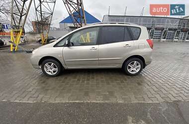 Минивэн Toyota Corolla Verso 2002 в 