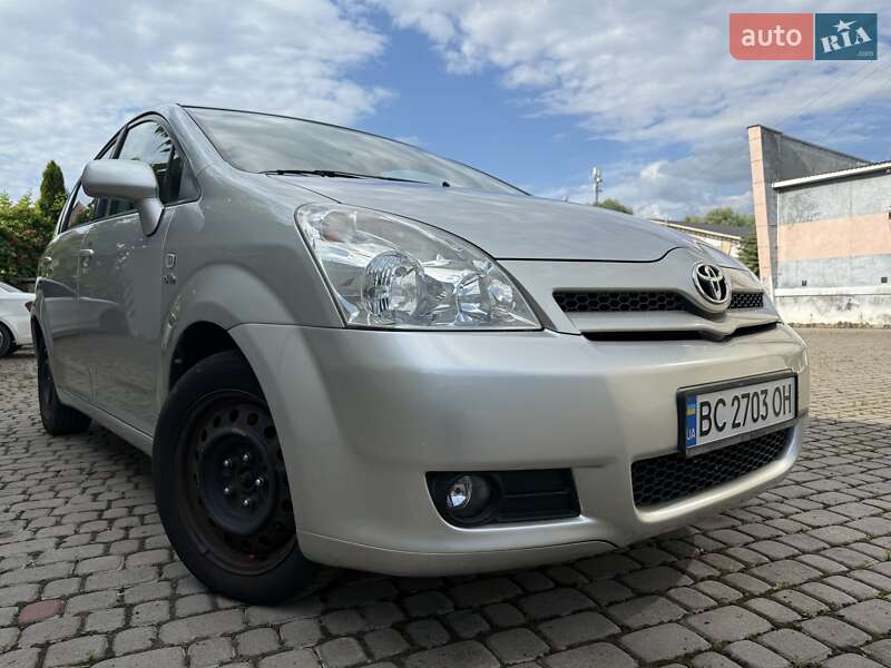 Toyota Corolla Verso 2005